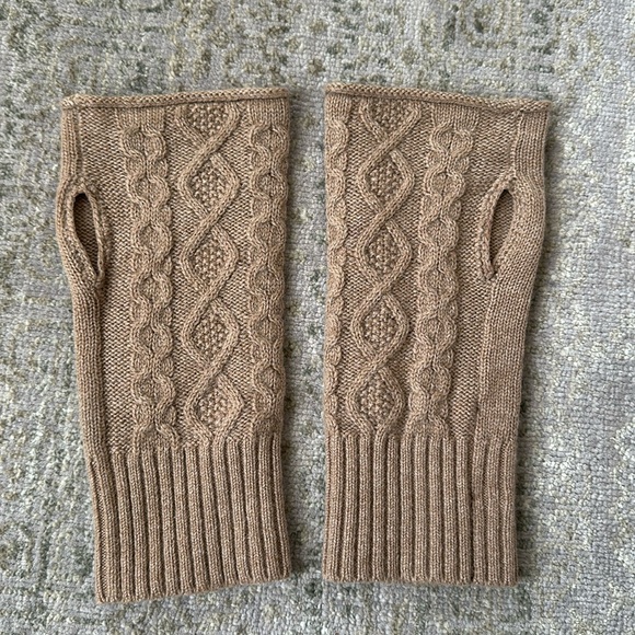 Club Monaco fingerless cashmere gloves - Picture 1 of 2